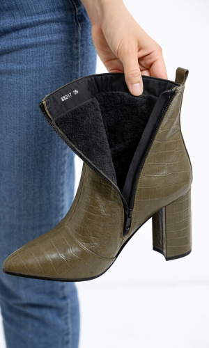 بوط جلد نسائي بنقشة الكروكو وكعب عالي 6321 - زيتي