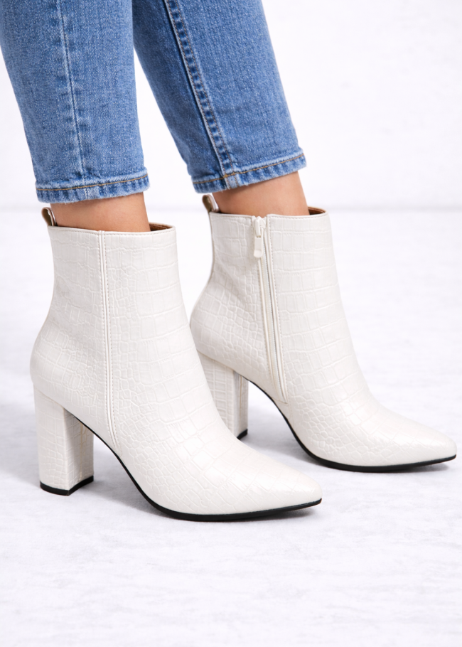 6321 حذاء نسائي محجر - white