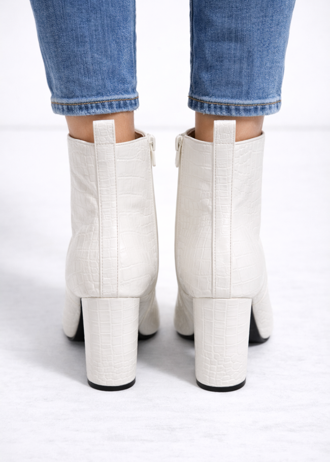 6321 حذاء نسائي محجر - white