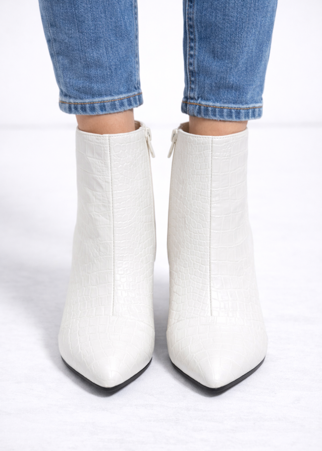 6321 حذاء نسائي محجر - white